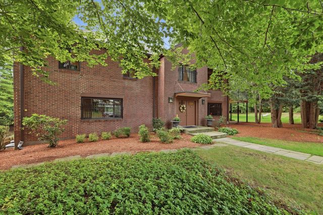 5 Rollingwood Dr, Worcester, MA 01609