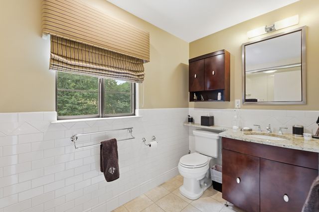 5 Rollingwood Dr, Worcester, MA 01609
