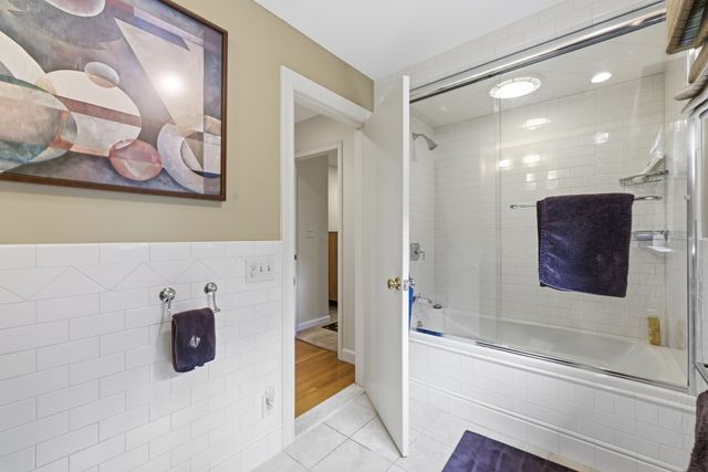 5 Rollingwood Dr, Worcester, MA 01609