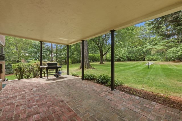 5 Rollingwood Dr, Worcester, MA 01609