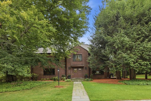 5 Rollingwood Dr, Worcester, MA 01609