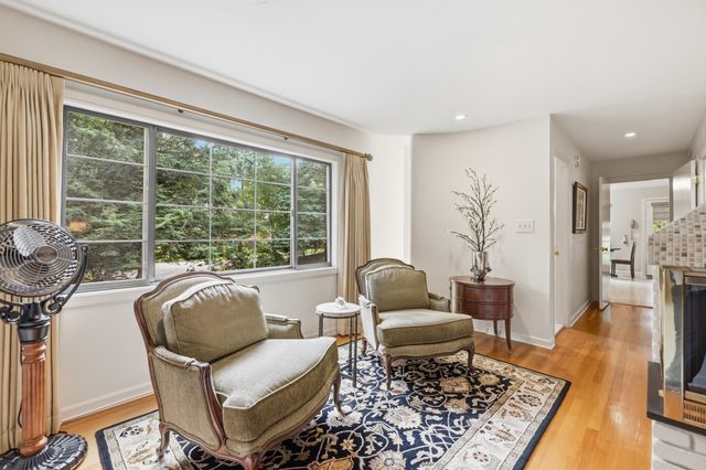5 Rollingwood Dr, Worcester, MA 01609
