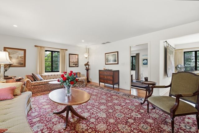 5 Rollingwood Dr, Worcester, MA 01609