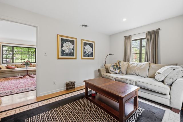 5 Rollingwood Dr, Worcester, MA 01609