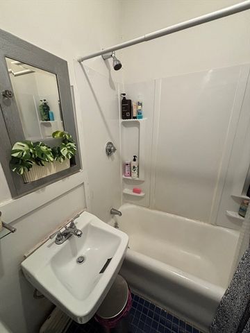 98 Charles St. 9, Boston, MA 02114