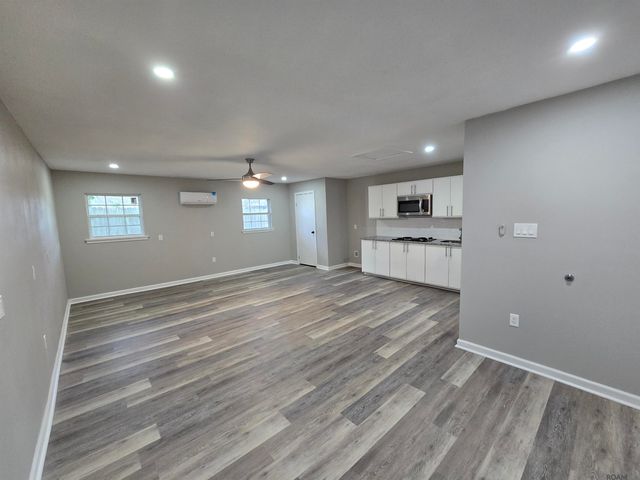 7565 Gov Blanchard Dr, Baton Rouge, LA 70811