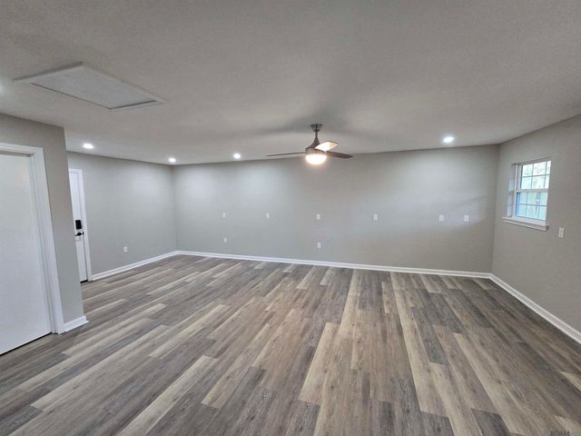 7565 Gov Blanchard Dr, Baton Rouge, LA 70811