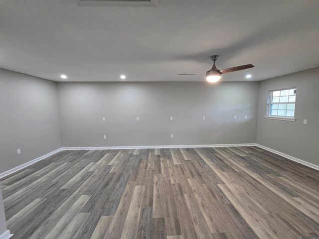 7565 Gov Blanchard Dr, Baton Rouge, LA 70811