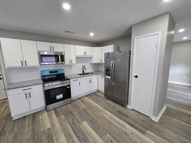 7565 Gov Blanchard Dr, Baton Rouge, LA 70811