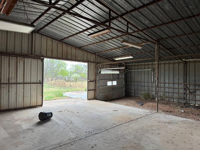4594 BUS HWY 287, Iowa Park, TX 76367