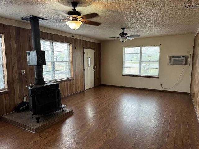 4594 BUS HWY 287, Iowa Park, TX 76367
