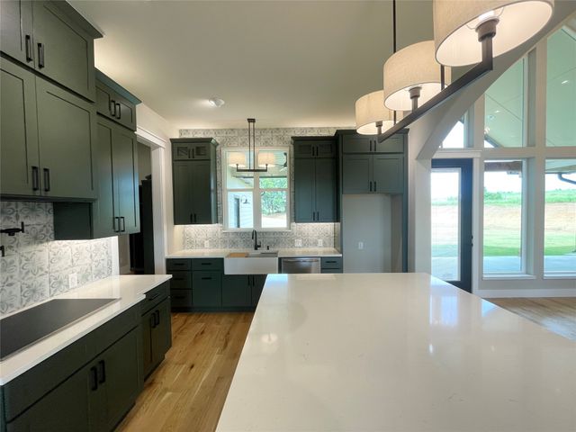 220 Dixie Estates Way, Whitesboro, TX 76273