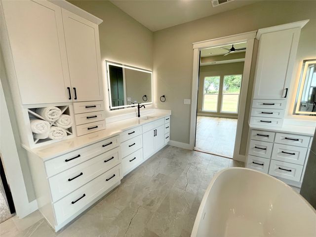 220 Dixie Estates Way, Whitesboro, TX 76273