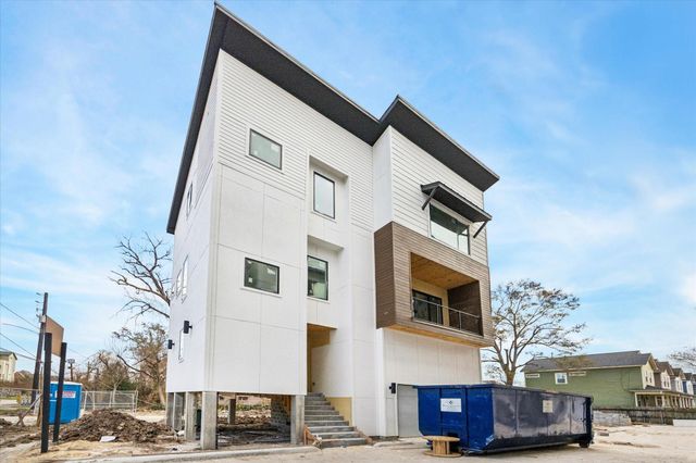 1032 W 17th Street A, Houston, TX 77008