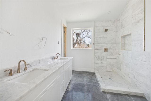 1032 W 17th Street A, Houston, TX 77008