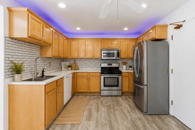 8828 N LESLIE Lane 104D, Des Plaines, IL 60016
