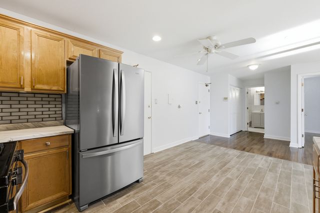 8828 N LESLIE Lane 104D, Des Plaines, IL 60016