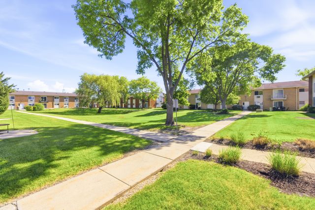 8828 N LESLIE Lane 104D, Des Plaines, IL 60016