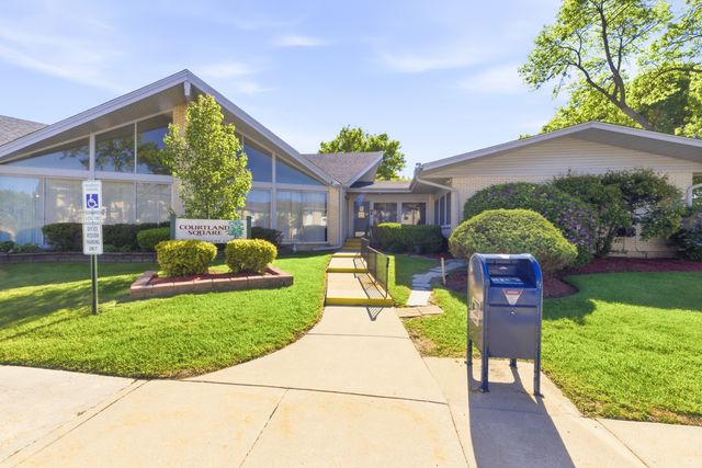 8828 N LESLIE Lane 104D, Des Plaines, IL 60016