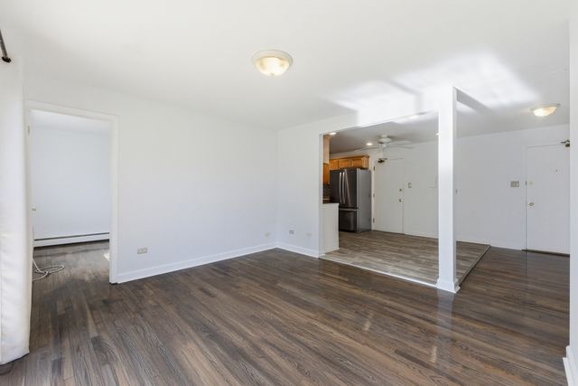 8828 N LESLIE Lane 104D, Des Plaines, IL 60016