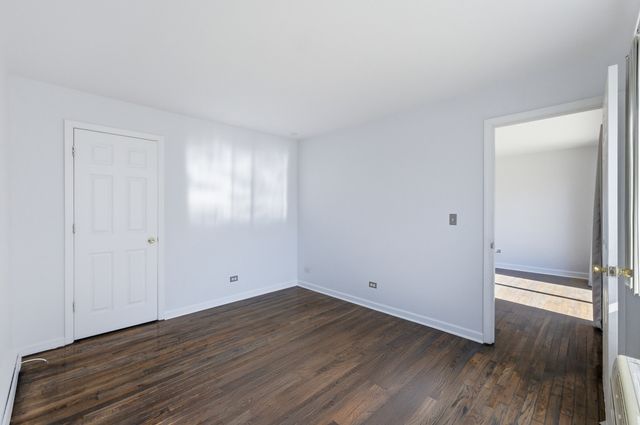 8828 N LESLIE Lane 104D, Des Plaines, IL 60016