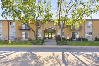 8828 N LESLIE Lane 104D, Des Plaines, IL 60016