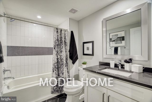 2418 N OTTAWA ST, Arlington, VA 22205