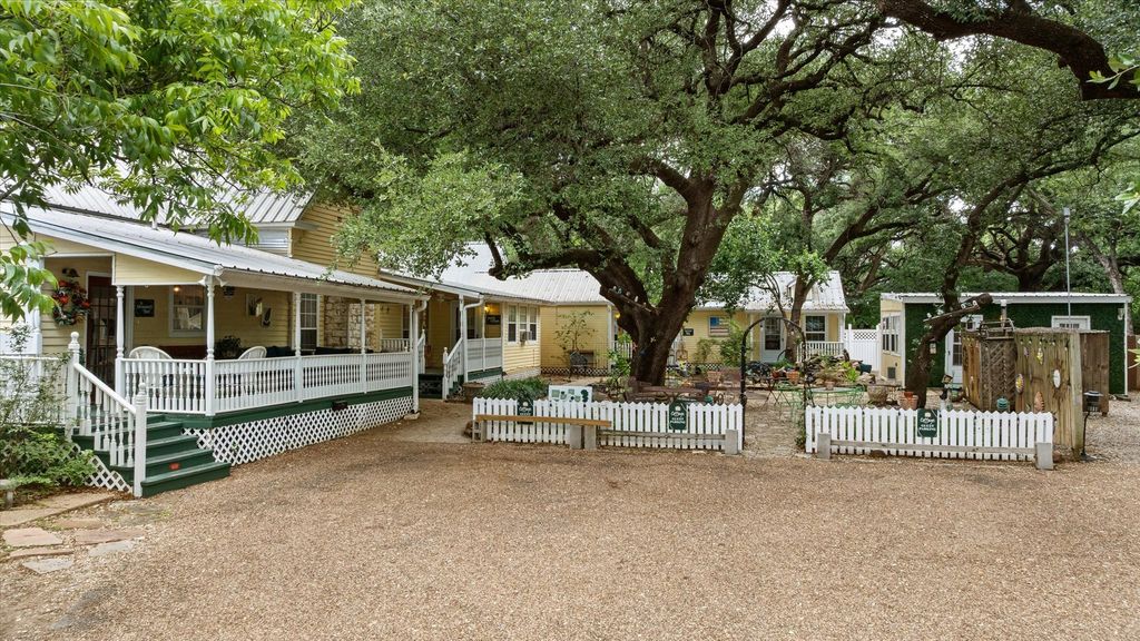 1002 W Pearl Street, Granbury, TX 76048 — photo 4