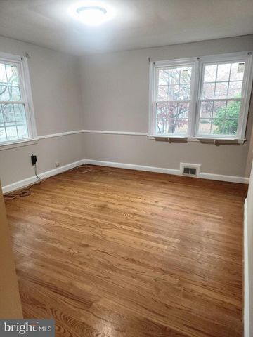 5801 WALNUT ST, Temple Hills, MD 20748