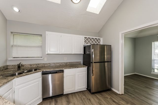 404 Derby Lane, Desoto, TX 75115