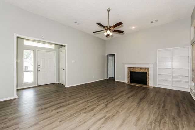 404 Derby Lane, Desoto, TX 75115