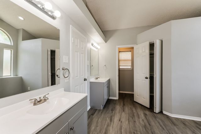 404 Derby Lane, Desoto, TX 75115