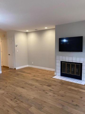 201 Ada Avenue 25, Mountain View, CA 94043