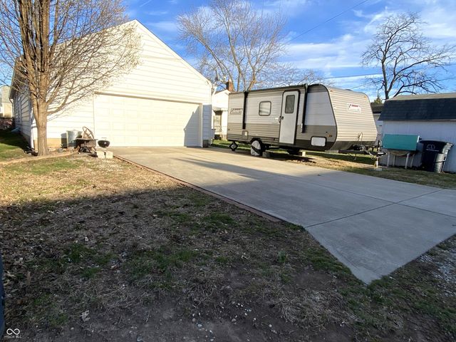 216 S 7th Avenue, Beech Grove, IN 46107