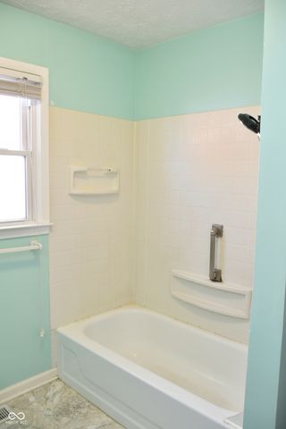 216 S 7th Avenue, Beech Grove, IN 46107