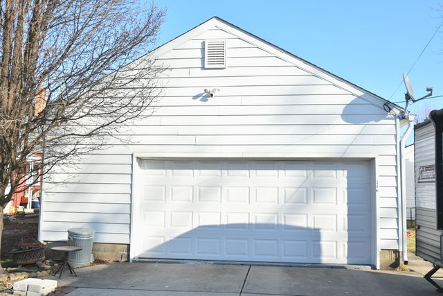 216 S 7th Avenue, Beech Grove, IN 46107