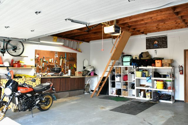 216 S 7th Avenue, Beech Grove, IN 46107