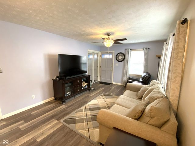 216 S 7th Avenue, Beech Grove, IN 46107