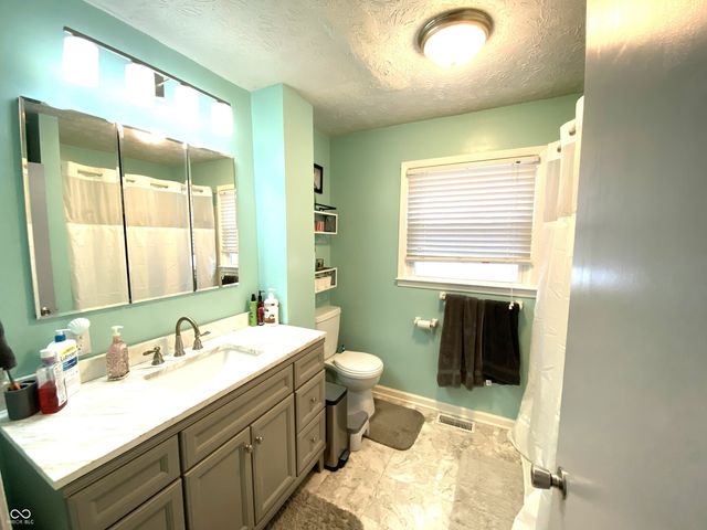 216 S 7th Avenue, Beech Grove, IN 46107