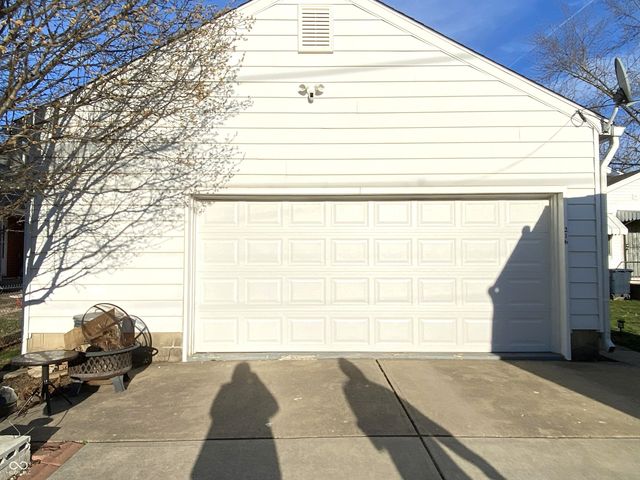 216 S 7th Avenue, Beech Grove, IN 46107