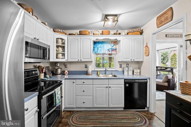 6 SHEFFIELD PL, Southampton, NJ 08088