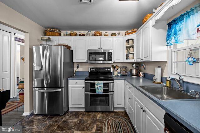 6 SHEFFIELD PL, Southampton, NJ 08088
