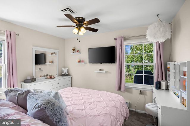 6 SHEFFIELD PL, Southampton, NJ 08088