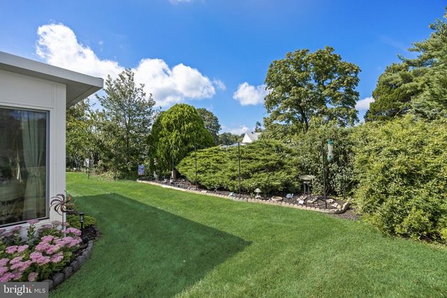 6 SHEFFIELD PL, Southampton, NJ 08088