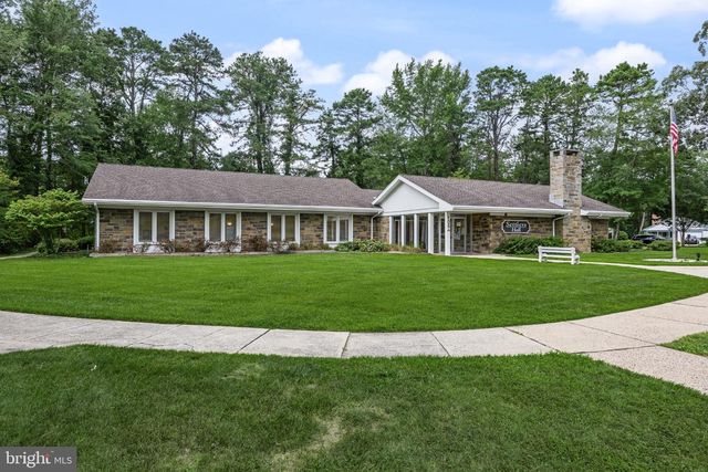 6 SHEFFIELD PL, Southampton, NJ 08088