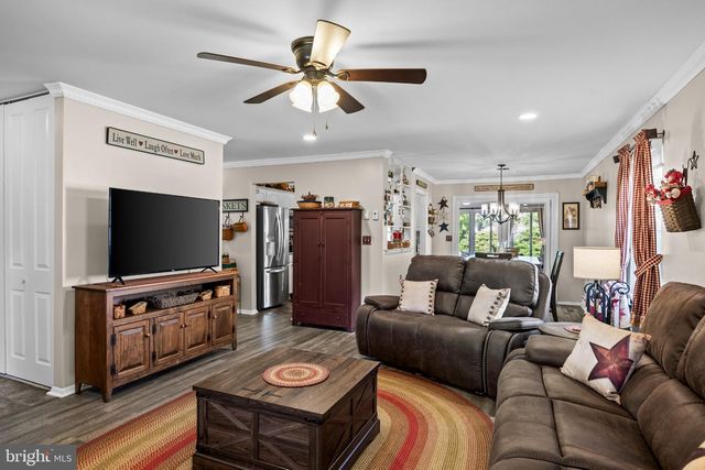6 SHEFFIELD PL, Southampton, NJ 08088
