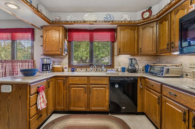 44 Glenbrook Court, Fisher, IL 61843