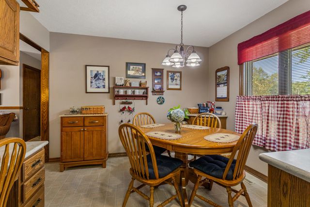 44 Glenbrook Court, Fisher, IL 61843