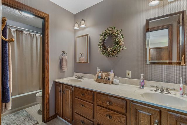 44 Glenbrook Court, Fisher, IL 61843