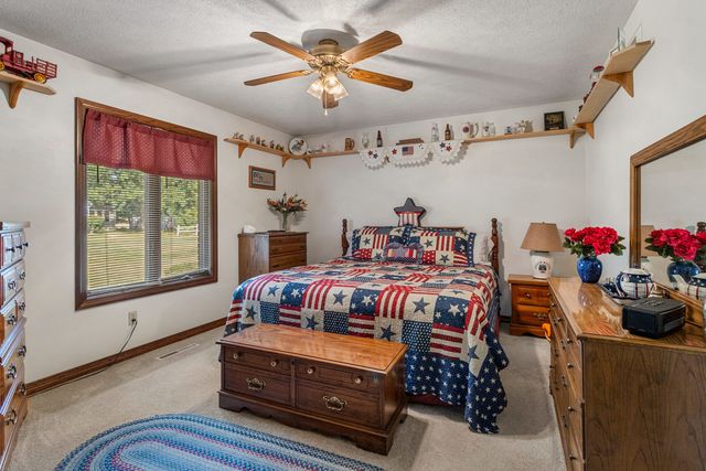 44 Glenbrook Court, Fisher, IL 61843